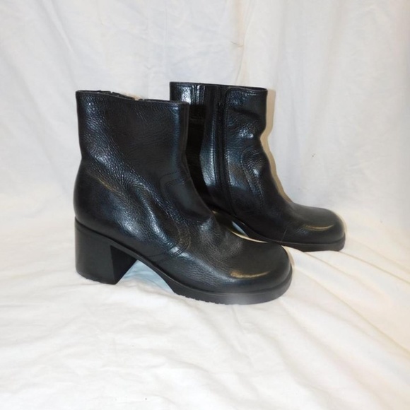 Ipanema Simple Closed-Toe Women's Black Booties (Size 6) - Picture 2 of 2